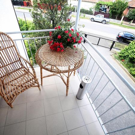 Villa Elena Yanoshi Exteriér fotografie