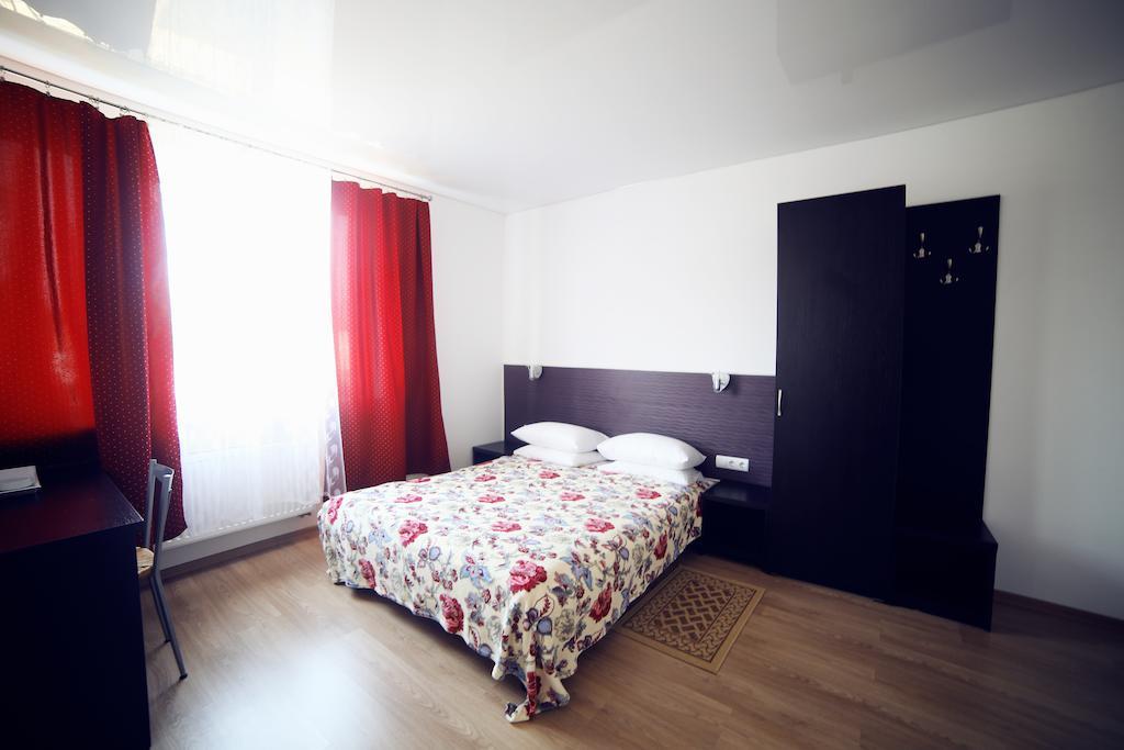 Villa Elena Yanoshi Pokoj fotografie
