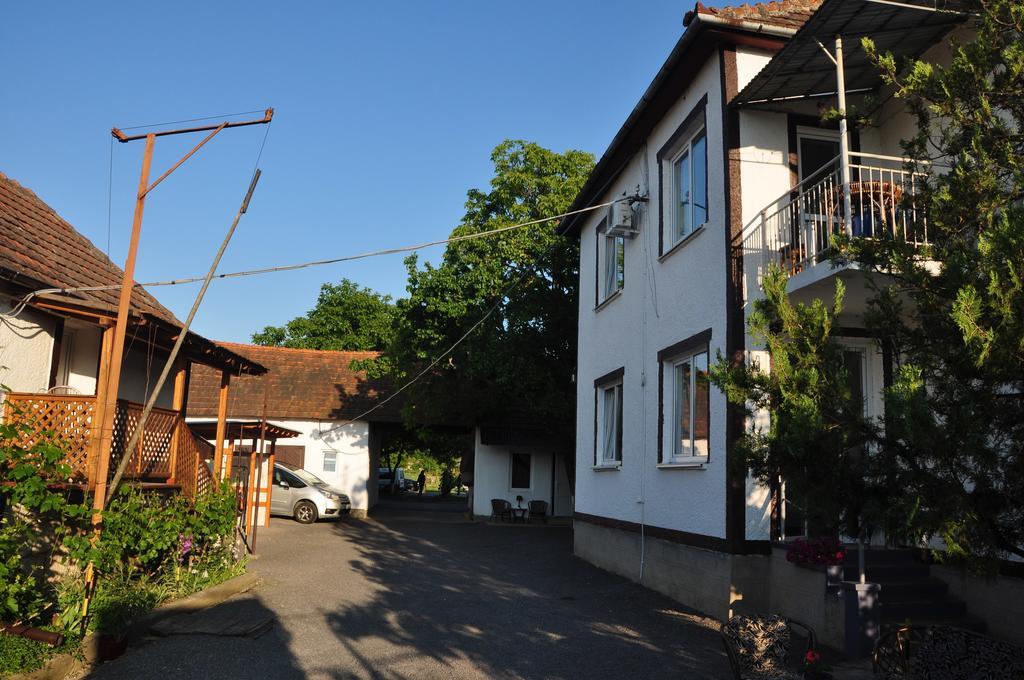 Villa Elena Yanoshi Exteriér fotografie