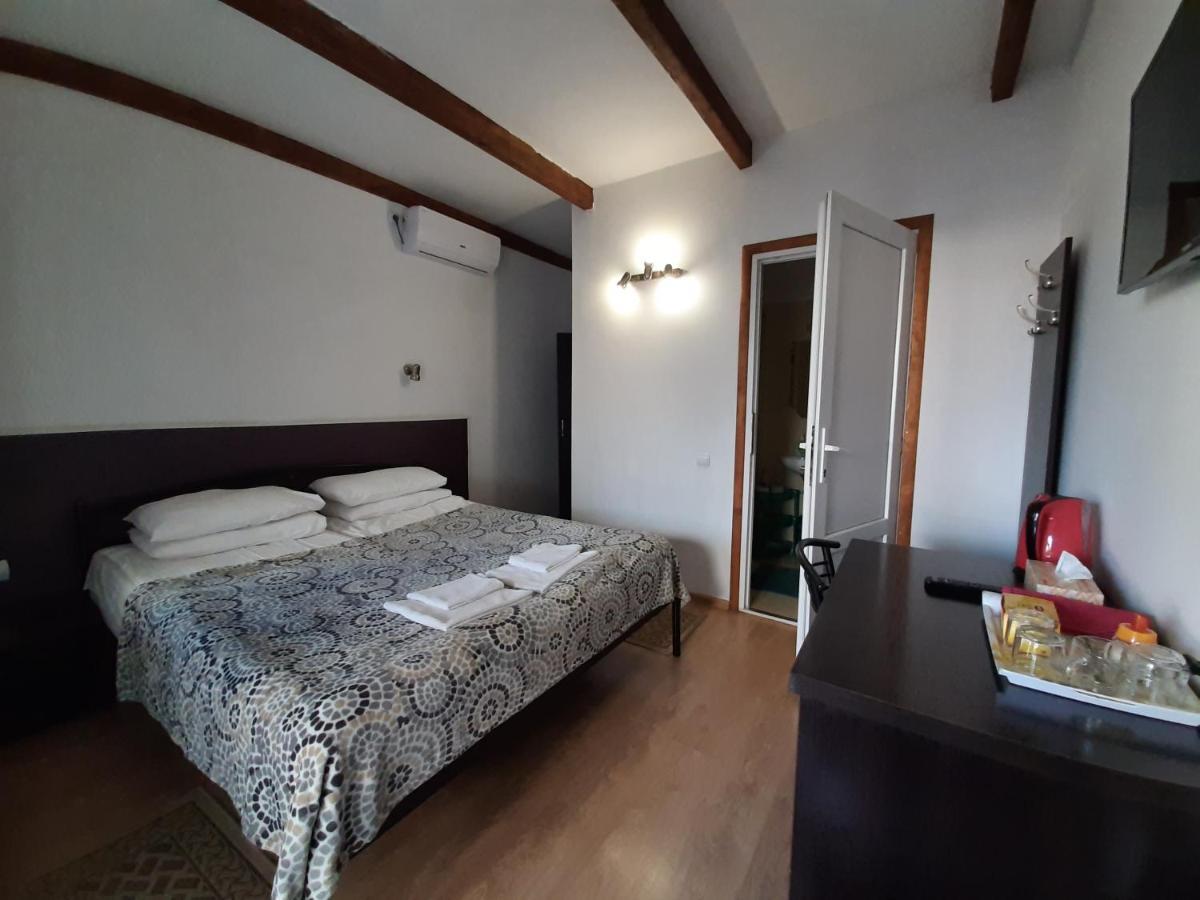 Villa Elena Yanoshi Pokoj fotografie