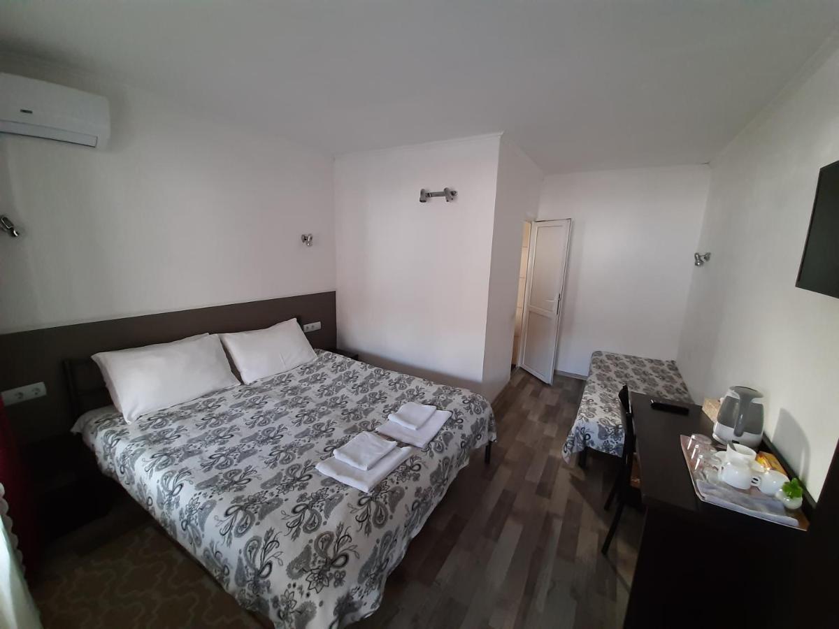 Villa Elena Yanoshi Pokoj fotografie